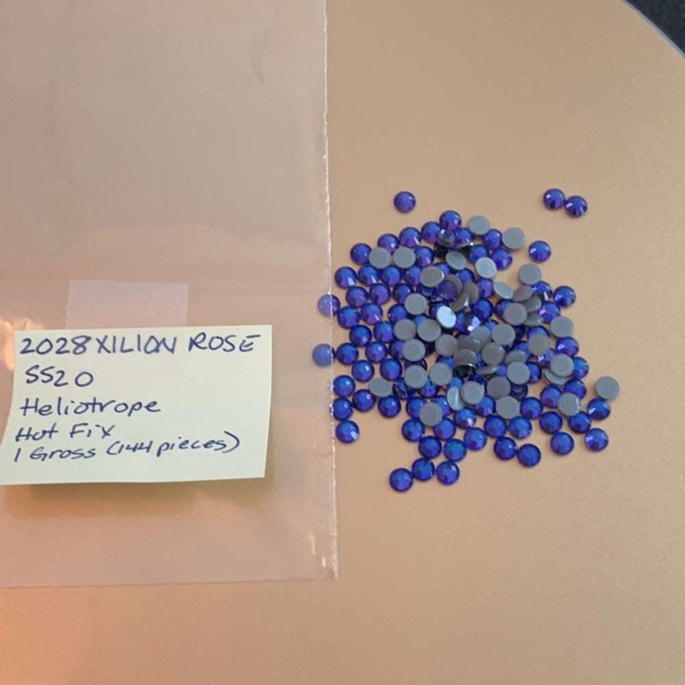Swarovski • Color: Heliotrope, 2028 XILION Rose Hotfix Rhinestones